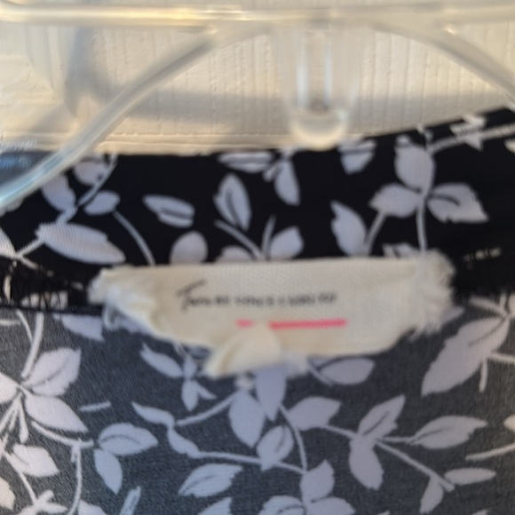 Two by Vince Camato medium, black and white top with three-quarter sleeves - Picture 2 of 3